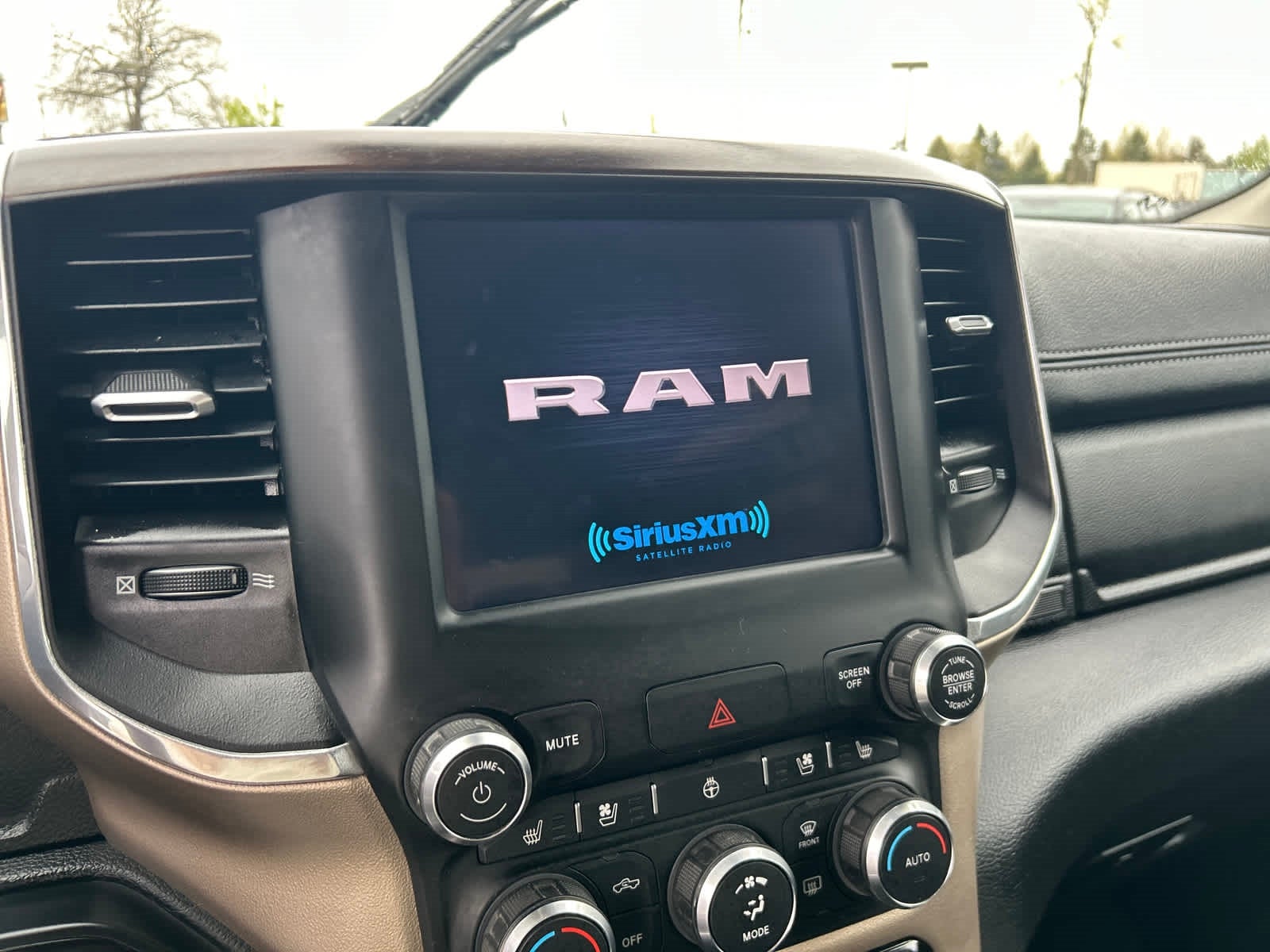 2022 RAM 1500 Laramie 4x4 Crew Cab 57 Box